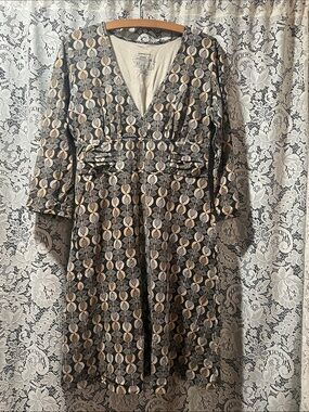 Patagonia Printed V-Neck Midi Dress in Black and Cream Size Medium